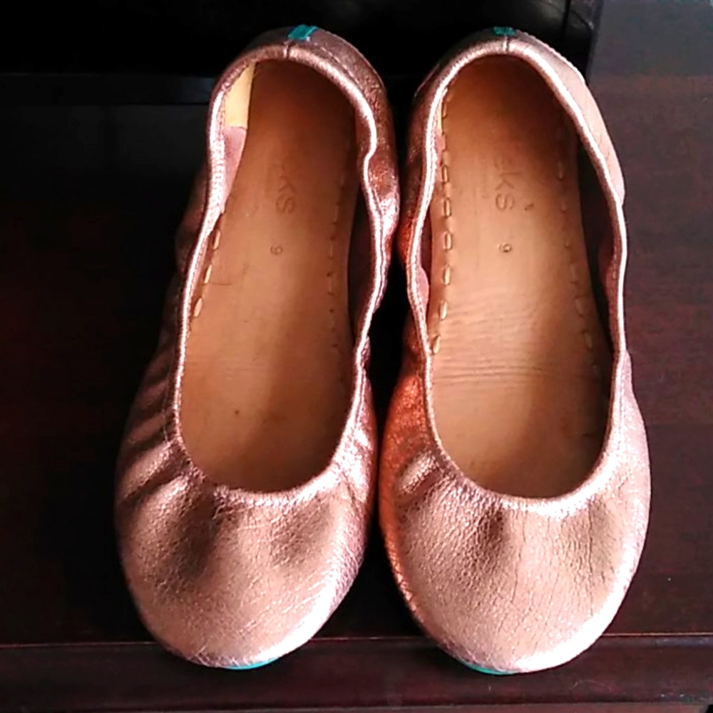 🌼Champagne Tieks size 9🌼